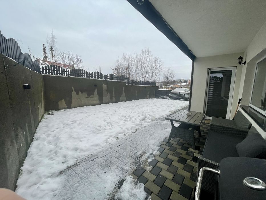 Vand apartament cu curte 154 mp