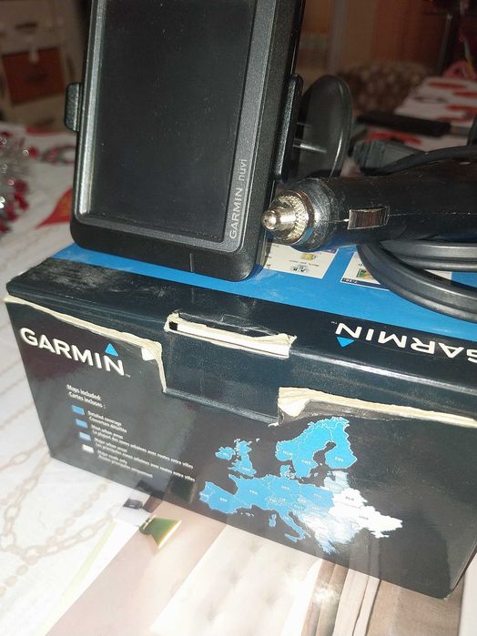 Продавам  навигация GARMIN  работеща