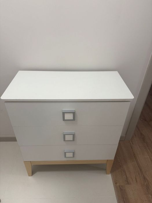 Детский шкаф с полочками