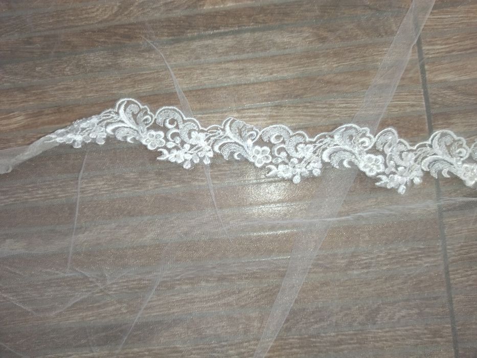 Voal necununat și coronita