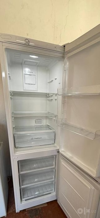 Холодильник  "Indesit"
