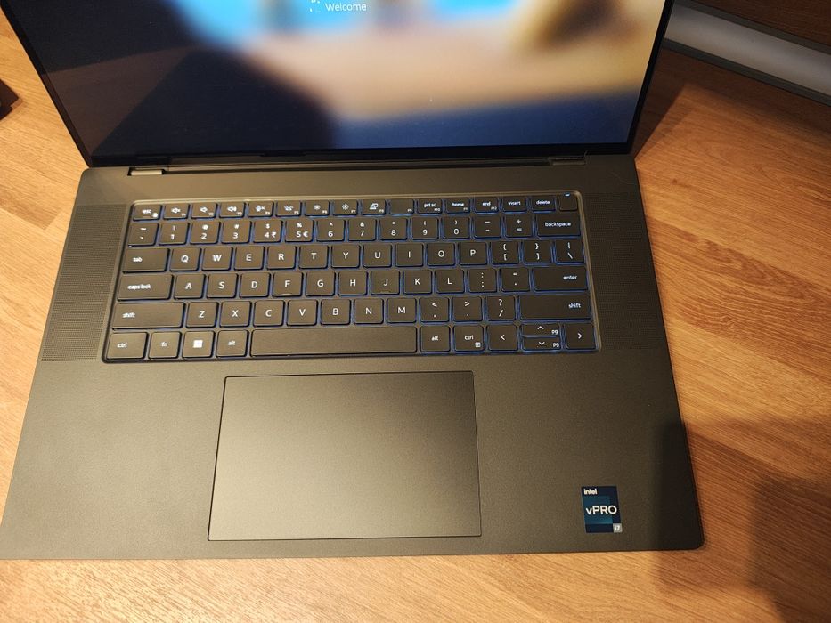 Dell Precision 5690 4K OLED/Ultra 7 165H/RTX 2000 Ada 8GB/32GB DDR5/2TB