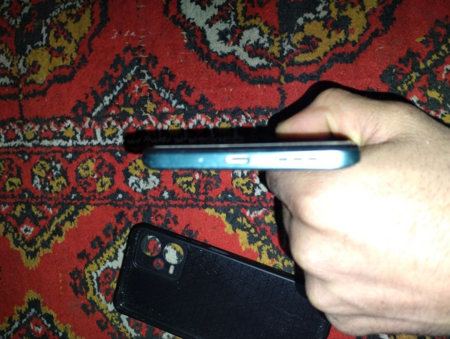 Poco x5 5g qirchilgan joyi yoq