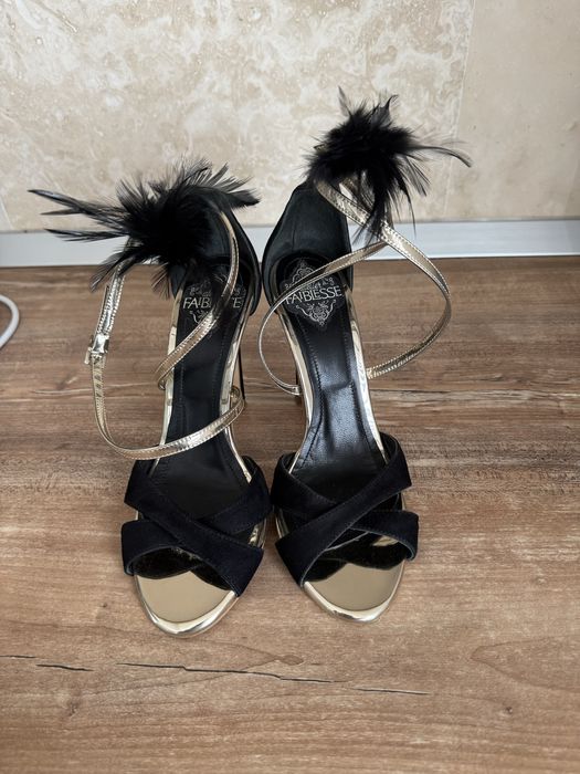 Sandale dama . Fabricate in atelier la cerere . Model bomba .