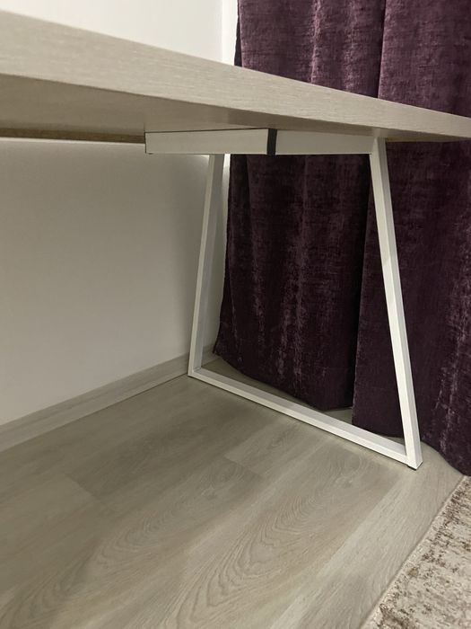 Продам практически новый стол