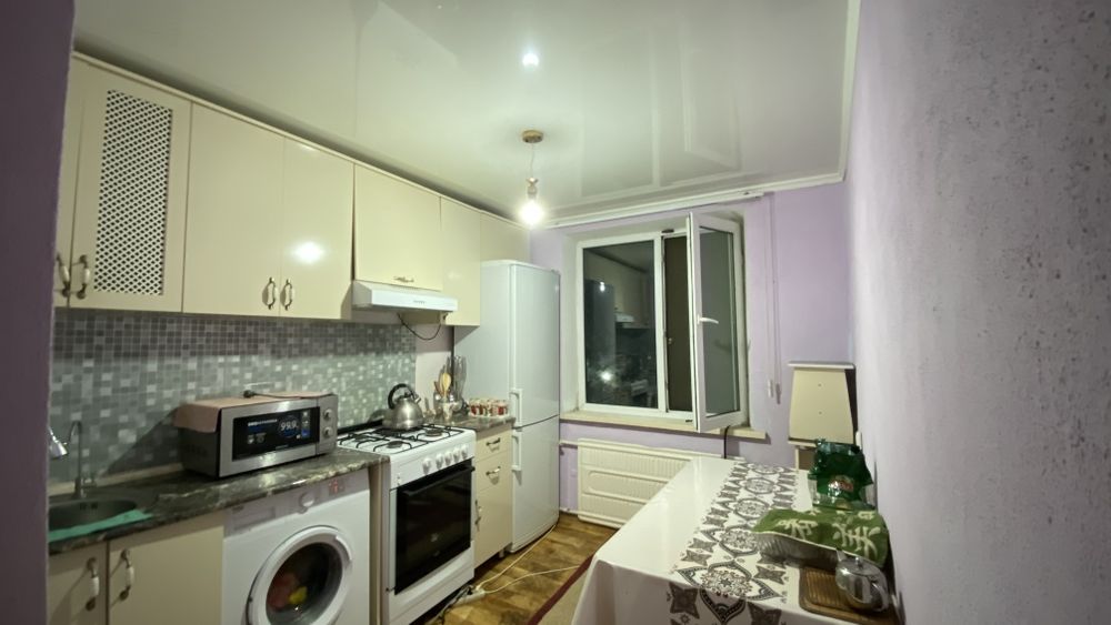 срочно 3 бөлмелі пәтер сатылады.