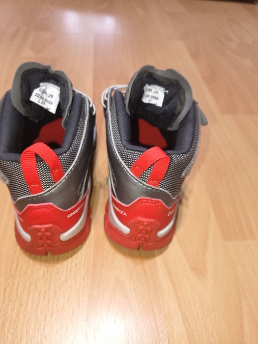 Bocanci drumeție băieți Quechua mărimea 28 ,preț 60 lei