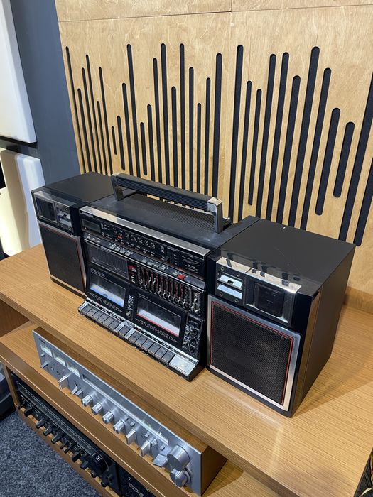 Radio casetofon boombox sharp necesita revizie caseta