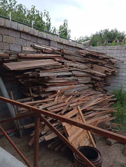 Тахта черный потолок доски