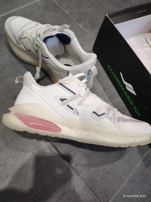 Adidași Lescon AirFoam Mercury