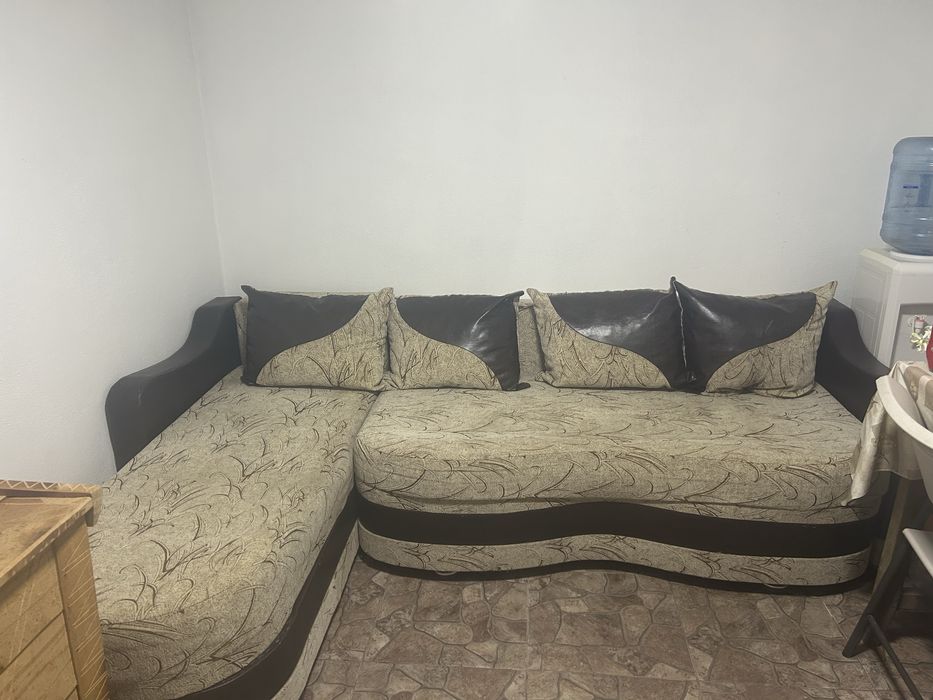 Vand coltar   foarte comod.