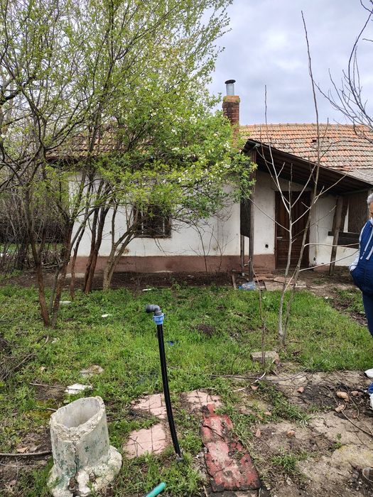 Teren și casa de vanzare