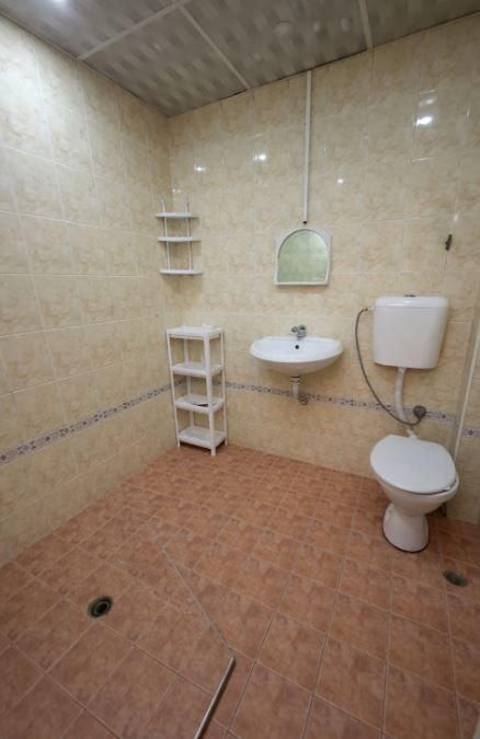 Дава се под наем Тристаен апартамент в Варна, ЖП Гара - 98 кв.м за 827.73 € - Снимка #14