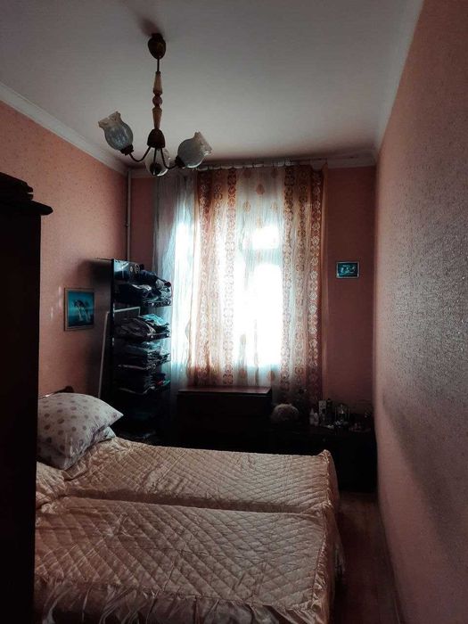 СВОЯ Продаётся ХАМЗА/Чиланзар-3кв 2-комн.1-этаж 4-этажки 63500у.е