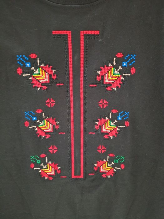 Мъжка тениска с бродерия