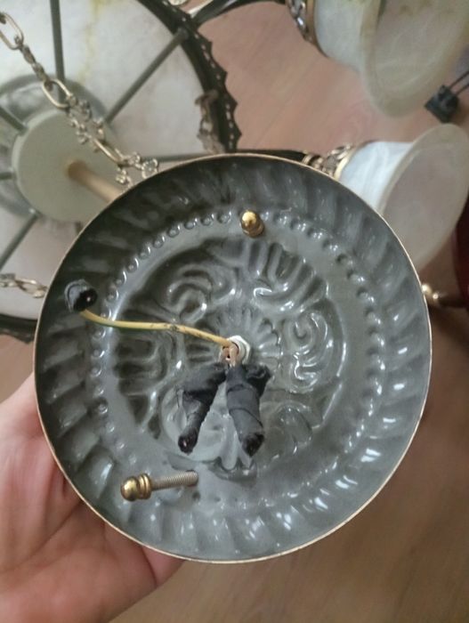 Люстра восьмирожковая