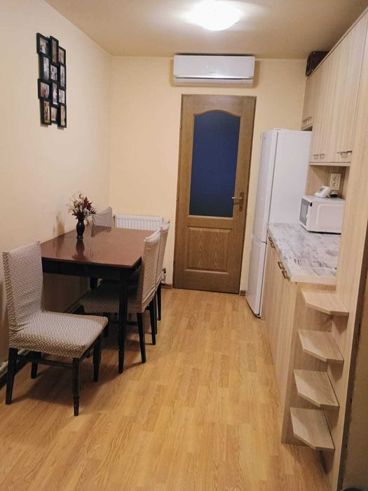 Vând apartament 2 camere, decomandat, 2 balcoane, mobilat, utilat, izolat interior (vată+rigips) inclusiv tavanele și pereții