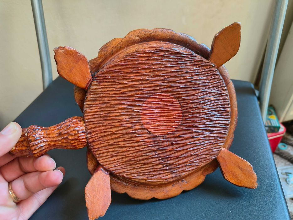 Broasca testoasa din lemn lucrata manual