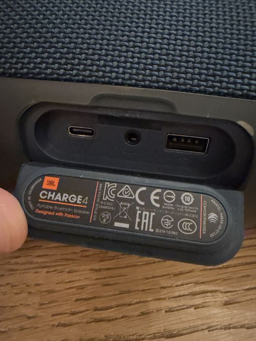 JBL Charge 4, много запазена