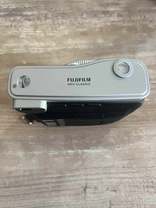 Fujifilm Instax Mini 90 Neo Classic – Aparat Foto Instant – Stare Excelentă + Accesorii