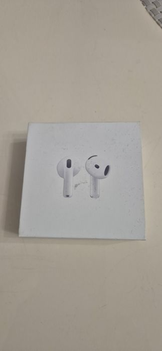 Casti Air Pods 5 albe