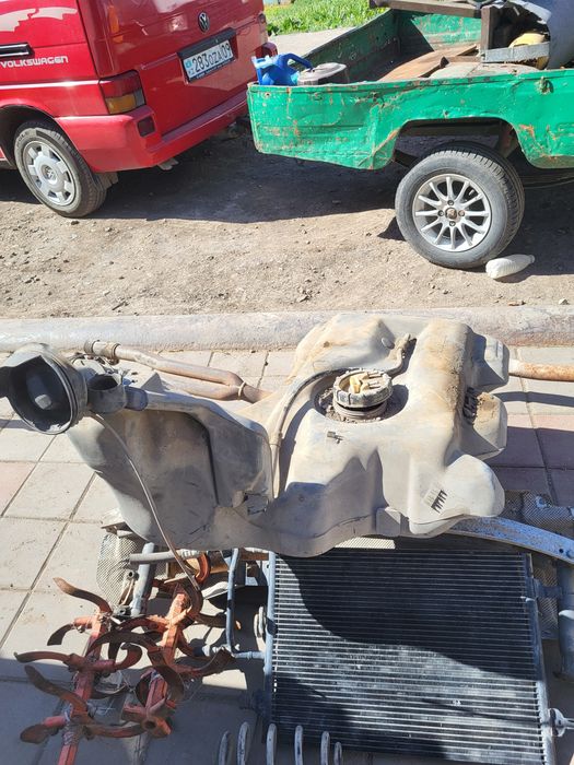Продам бензобак ауди а6с5