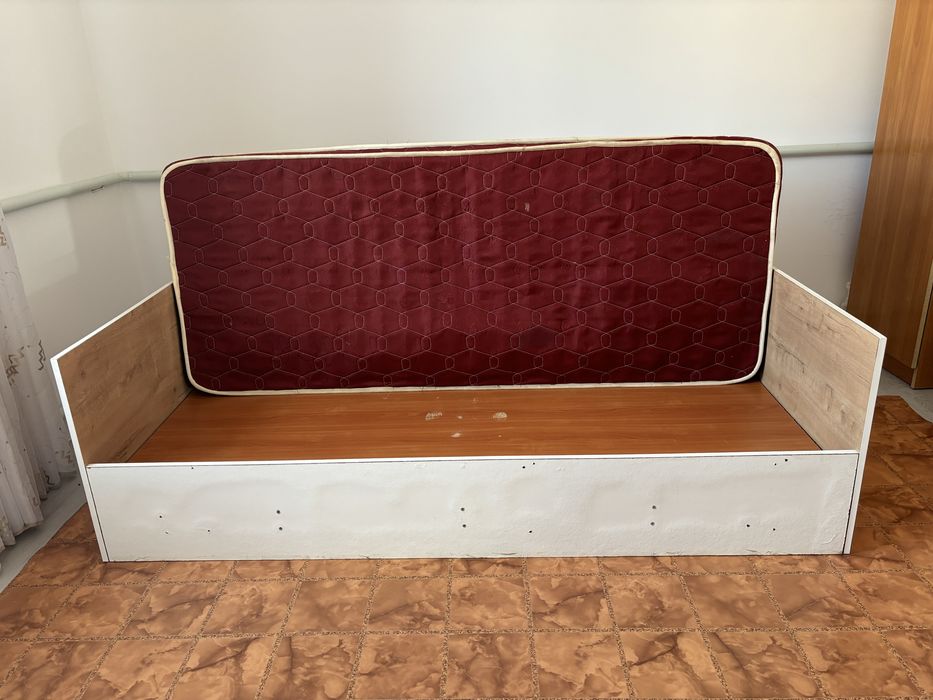 крават.                       .