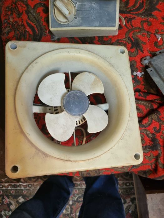 2шт  Вентилятора вытяжные кухонные