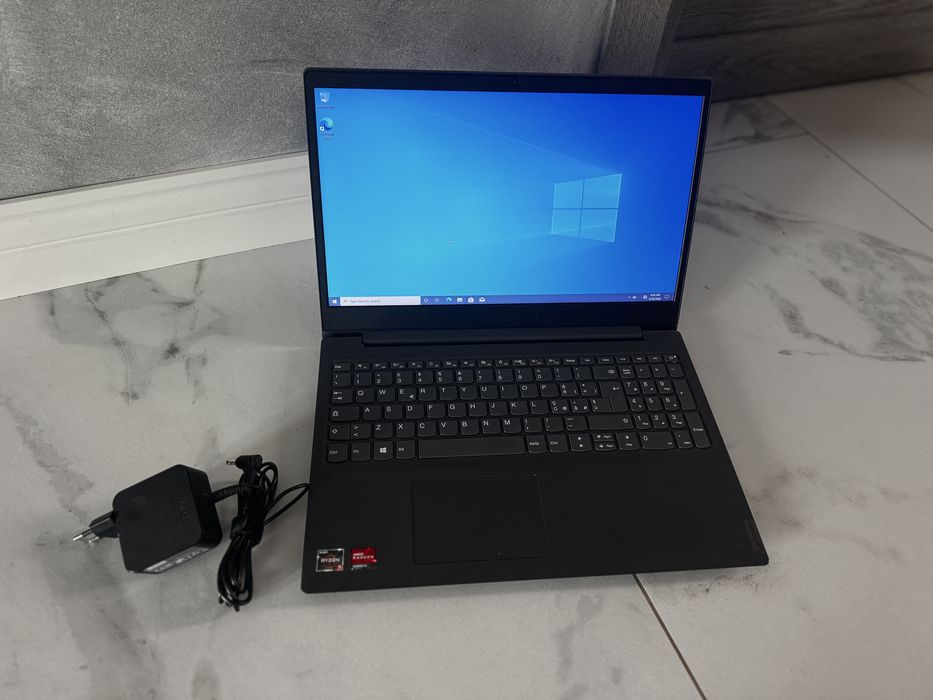 Laptop Lenovo V15-ADA cu procesor AMD Ryzen 5 3500U Turbo boost pana la 3.70 GHz 15.6" Full HD, 12GB ram, 512GB SSD Radeon Vega Graphics, Iron Grey