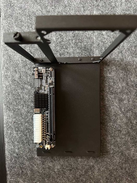 ADT-Link UT4G egpu enclosure USB 4 за външна видео карта