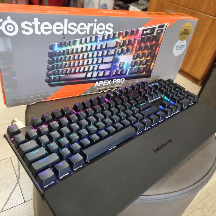 Amanet F28: Tastatura Gaming SteelSeries Apex Pro Gen 3