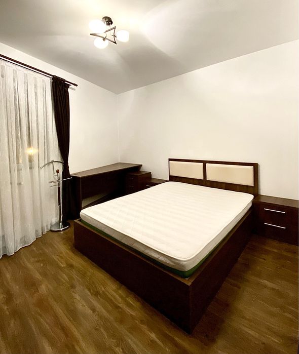 Inchiriez apartament cu 2 camere, cu parcare