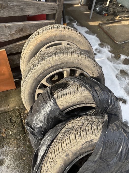 Vand anvelope noi rulate 200 km