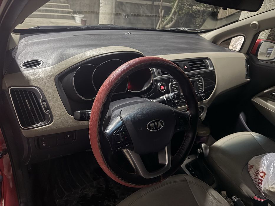 Kia rio 2016 год  -63.000 км пробег