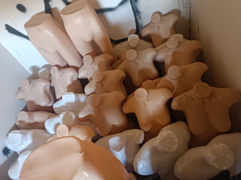 Kiyim kechak maketla sotiladi