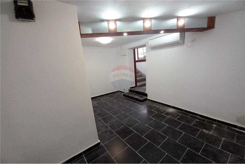 Продава се Офис в Разград, Бели Лом - 14 кв.м за 2368 €/кв.м - Снимка #1