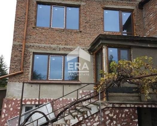 Двуетажна къща в Димитровград