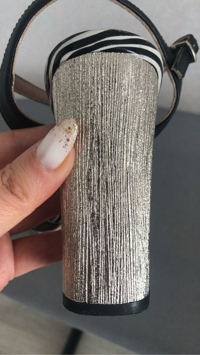 Продам итальянские босоножки