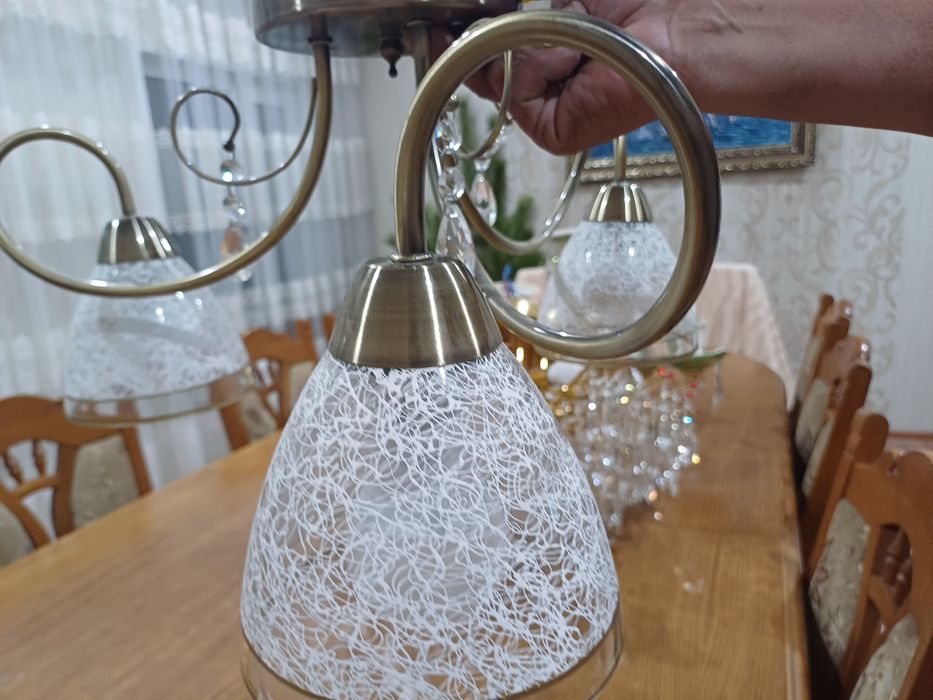 Продаётся люстра