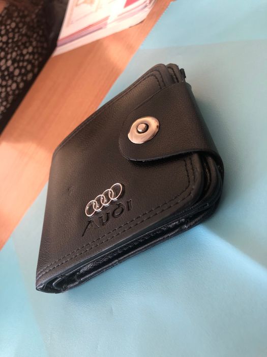 Продавам портмоне с лого на Audi