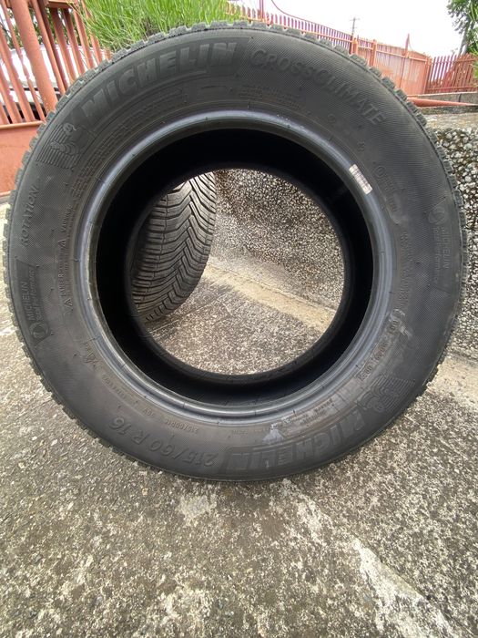 Anvelope Michelin - 2 215 60 16 impecabile puțin rulate fără pene sau probleme ascunse cu grad mic de uzură se vede în poze nu bate rulaj impecabil