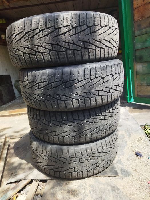 Продам  комплект зимних шин