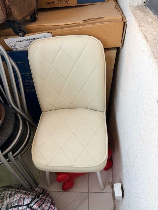 Отдам бесплатно матрас,детский велосипед, стулья