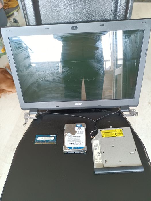 Продавам части за лаптоп Acer Aspire