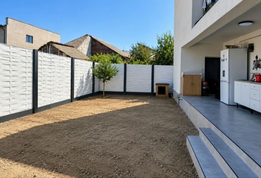 Vand casa aproape de promenada