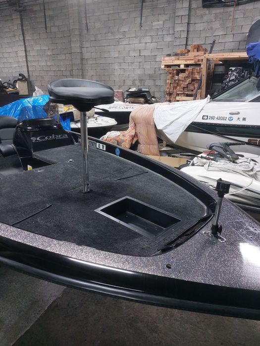 Лодка Cobra basboat