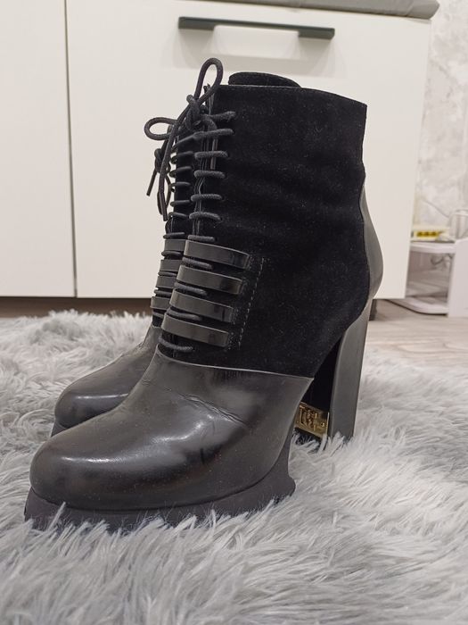 Продам ботильоны женские