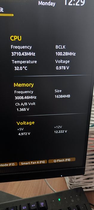 Компютър геймърски  ryzen 5600x ,rx 6600xt ,16 рам 3000mhz, захр.650+