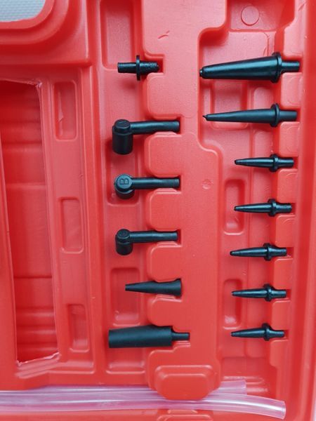 Dispozitiv Pompa cu vaccum aerisit lichid de frana