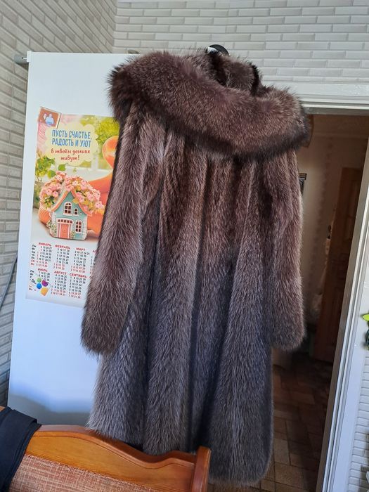 Срочно  продам  енотовую шубу